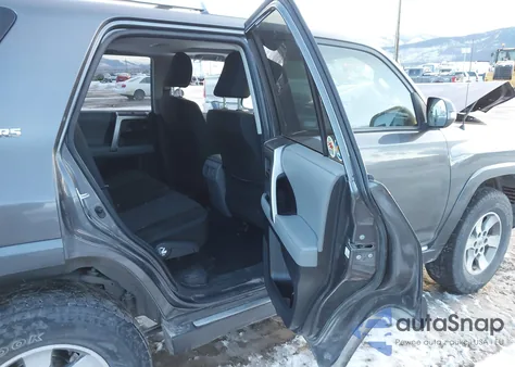 2013 Toyota 4Runner Sr5 z USA, uszkodzony, nr VIN JTEBU5JR3D5138921